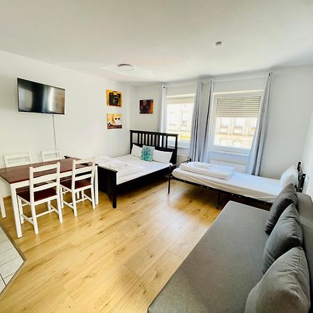Studio Apartment In Stoetteritz With Balcony - Great Public Transport Links To The City Leipzig Bagian luar foto