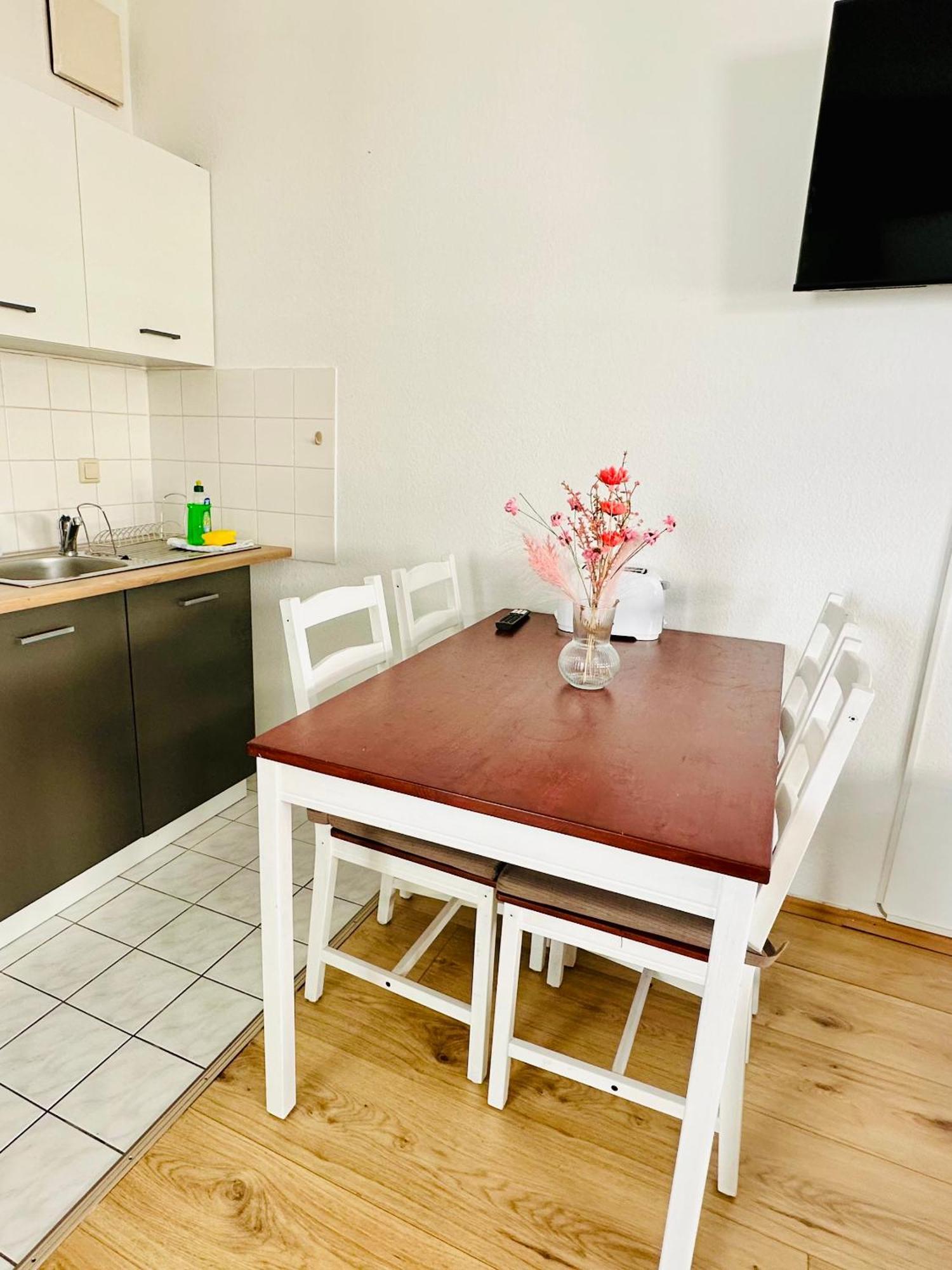 Studio Apartment In Stoetteritz With Balcony - Great Public Transport Links To The City Leipzig Bagian luar foto