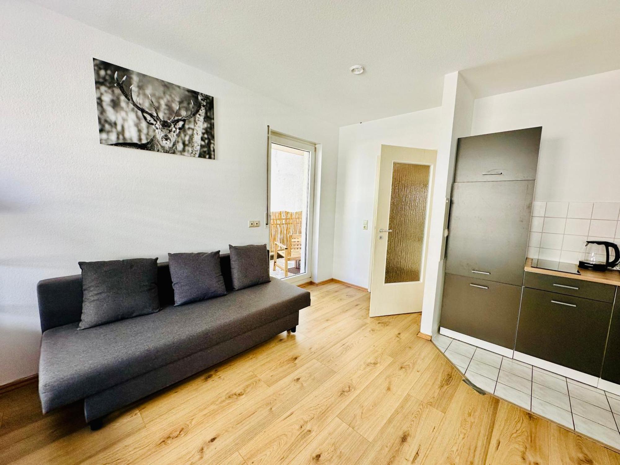 Studio Apartment In Stoetteritz With Balcony - Great Public Transport Links To The City Leipzig Bagian luar foto