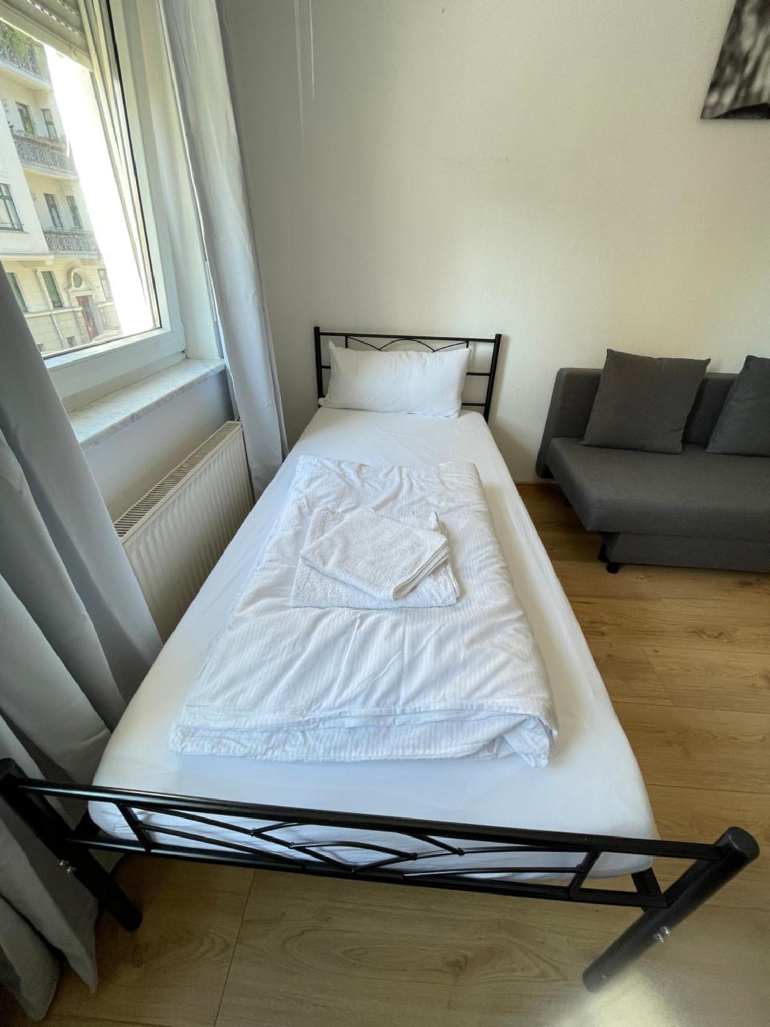 Studio Apartment In Stoetteritz With Balcony - Great Public Transport Links To The City Leipzig Bagian luar foto