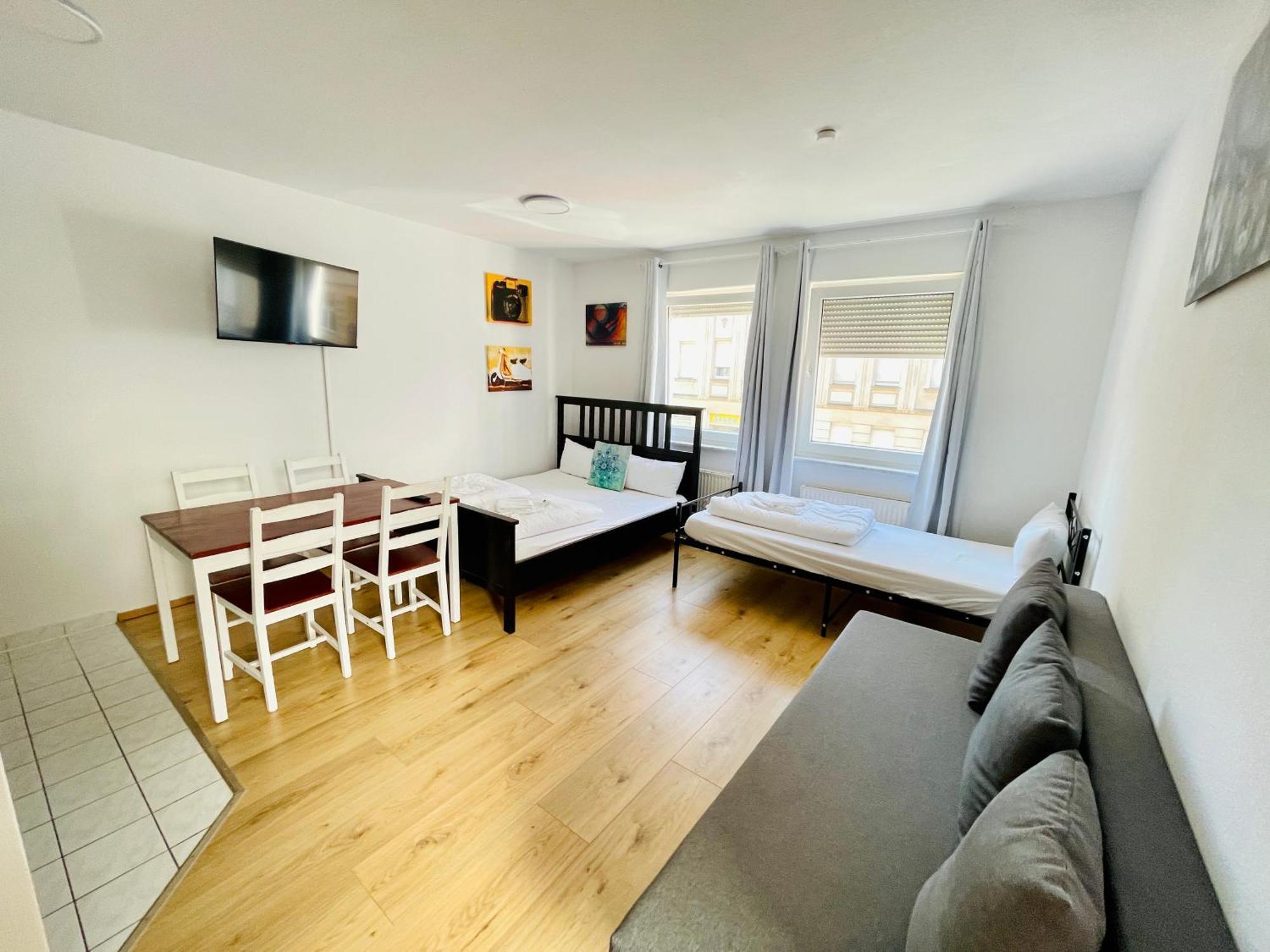 Studio Apartment In Stoetteritz With Balcony - Great Public Transport Links To The City Leipzig Bagian luar foto